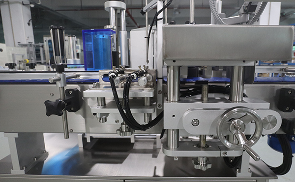 全自動圓瓶貼標機,貼標機設(shè)備,全自動貼標機