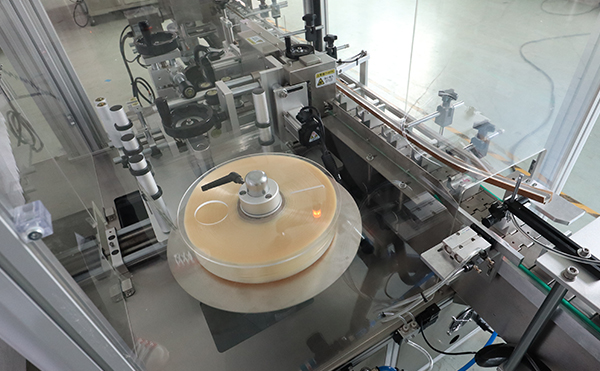 圓瓶礦泉水套標機,套標機,圓瓶套標機