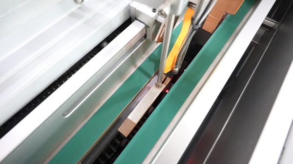 電線對折貼標機,貼標機設備,貼標機廠家,佼佼者自動化